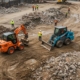 Вывоз строительного мусора минипогрузчиками с крупных стройплощадок
