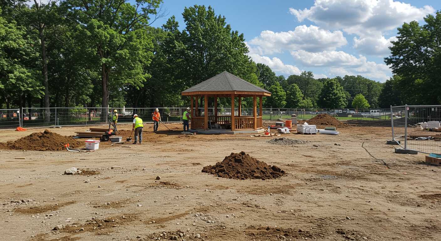 Выравнивание земли для площадки под беседку