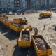 Вывоз строительного мусора автопоездами с многоквартирных домов