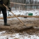 Выравнивание участка под зимнюю теплицу для мини-огородов